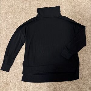 Crown and Ivy Oversized Mock Neck Turtleneck in Black Size Large